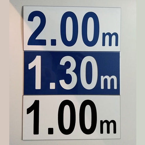 Plaques gravées de profondeur de piscine
