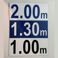 Plaques gravées de profondeur de piscine
